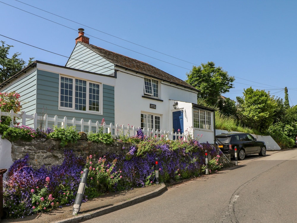 Hillside - carbon neutral hotel in Torpoint