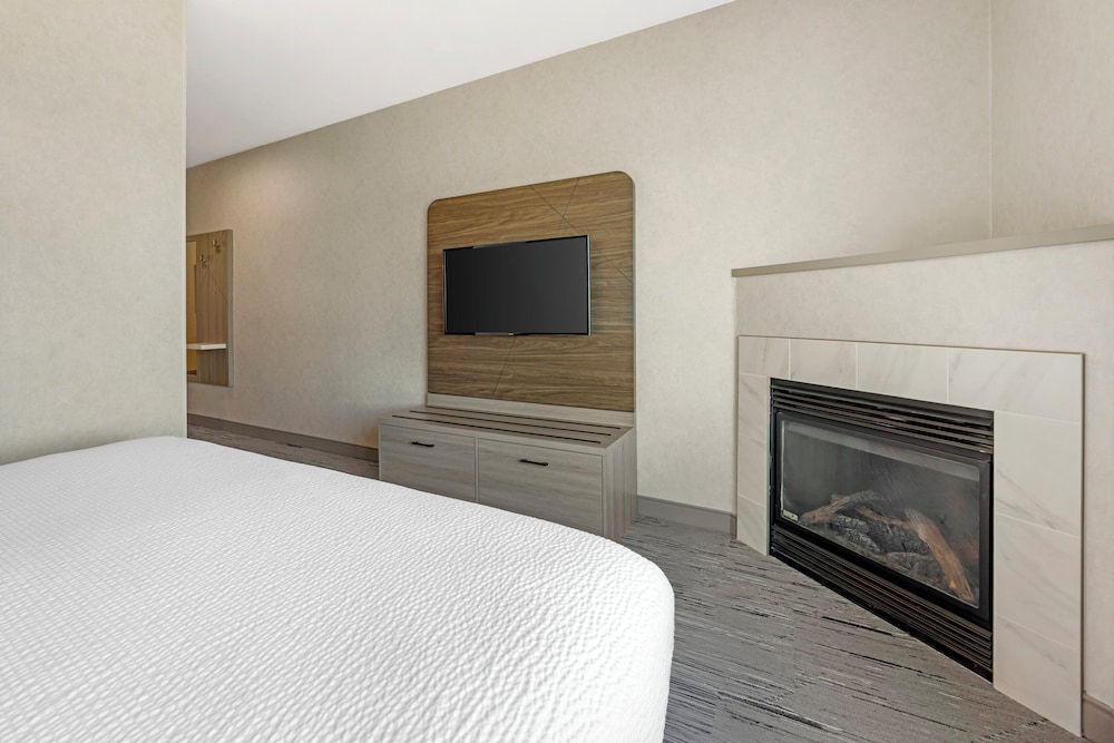 Holiday Inn Express & Suites Astoria by IHG - photo 11