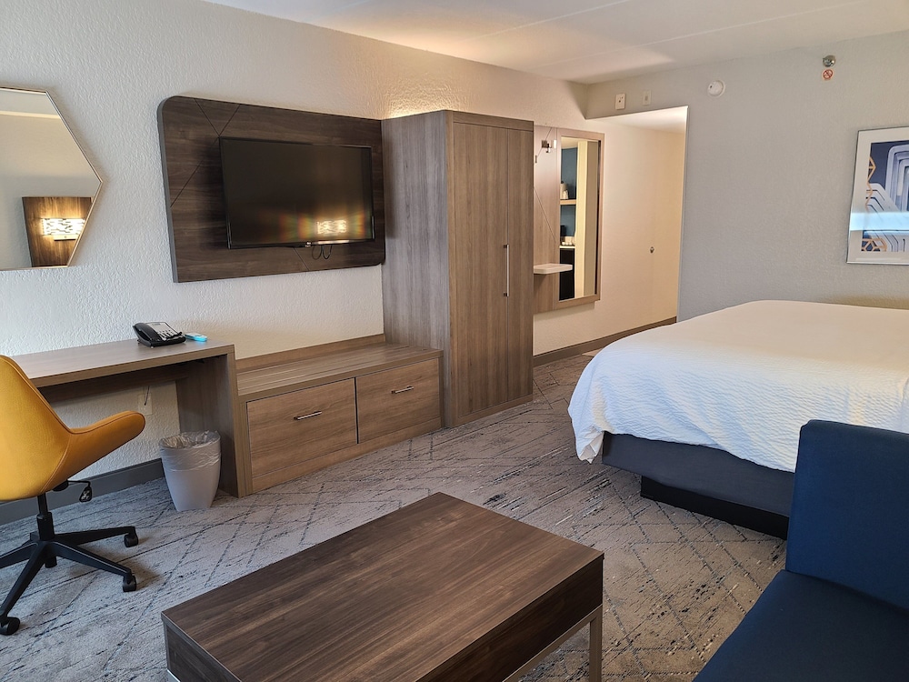 Holiday Inn Express & Suites Ft. Lauderdale N Exec Airport by IHG - photo 20