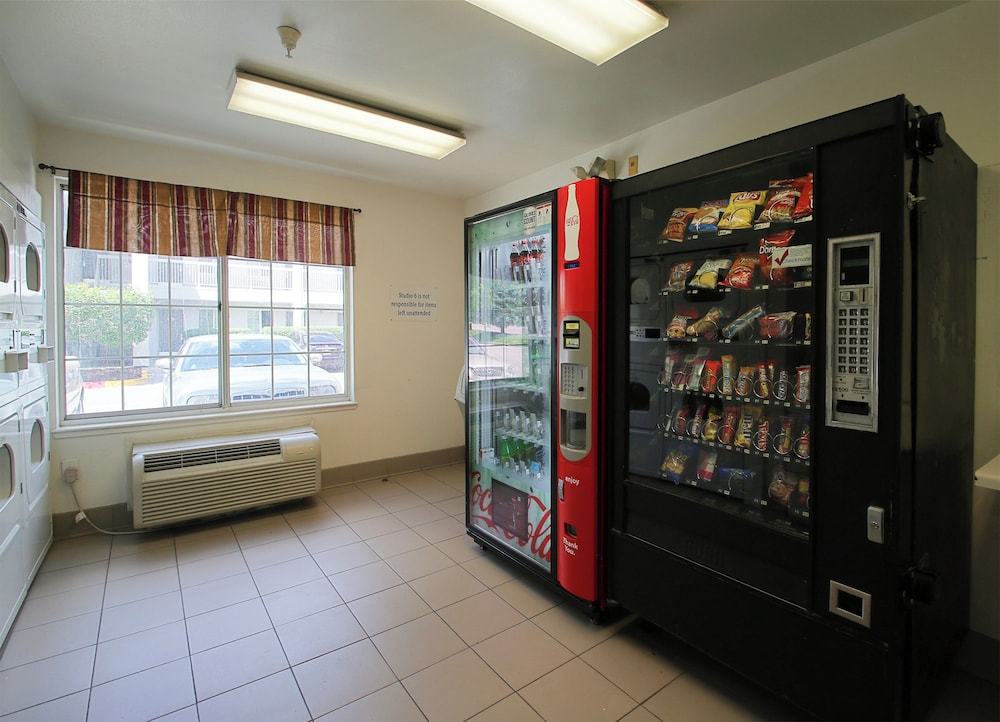 Econo Lodge Murray - photo 18