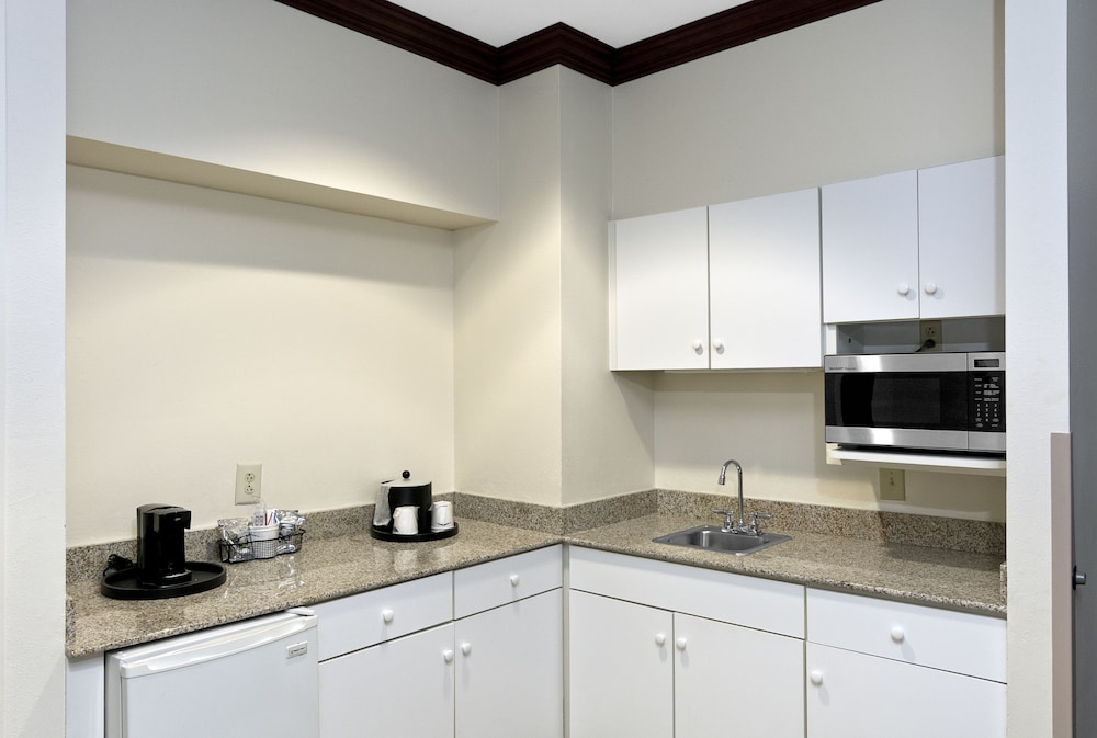 Hampton Inn Asheboro - photo 18