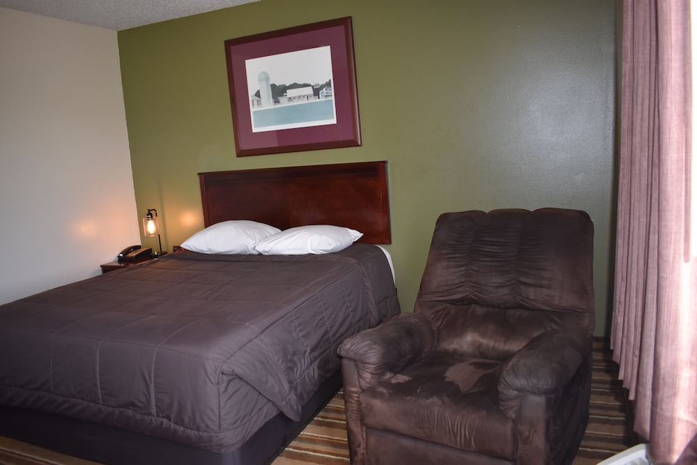 Heartland Hotel and Suites - photo 18