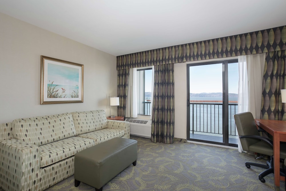 Hampton Inn and Suites Astoria - photo 56