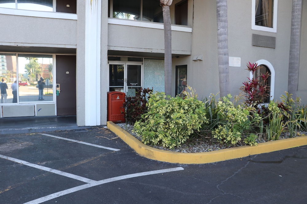 Howard Johnson by Wyndham Orlando International Drive - photo 19