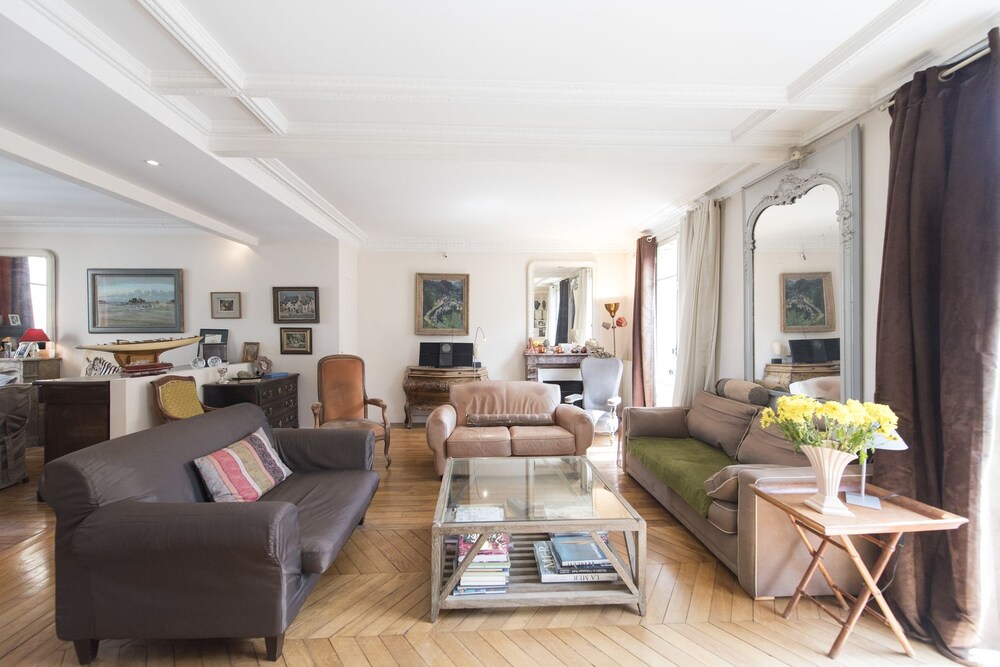 Musical retreat in the 15th — 5-Star Luxury Hotel in Paris, France