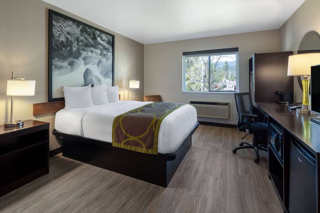Super 8 by Wyndham St. Regis - photo 20
