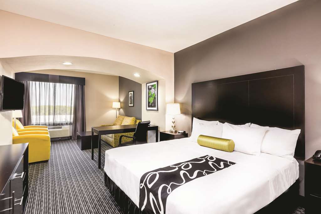 La Quinta Inn & Suites by Wyndham Rockport Fulton - photo 23