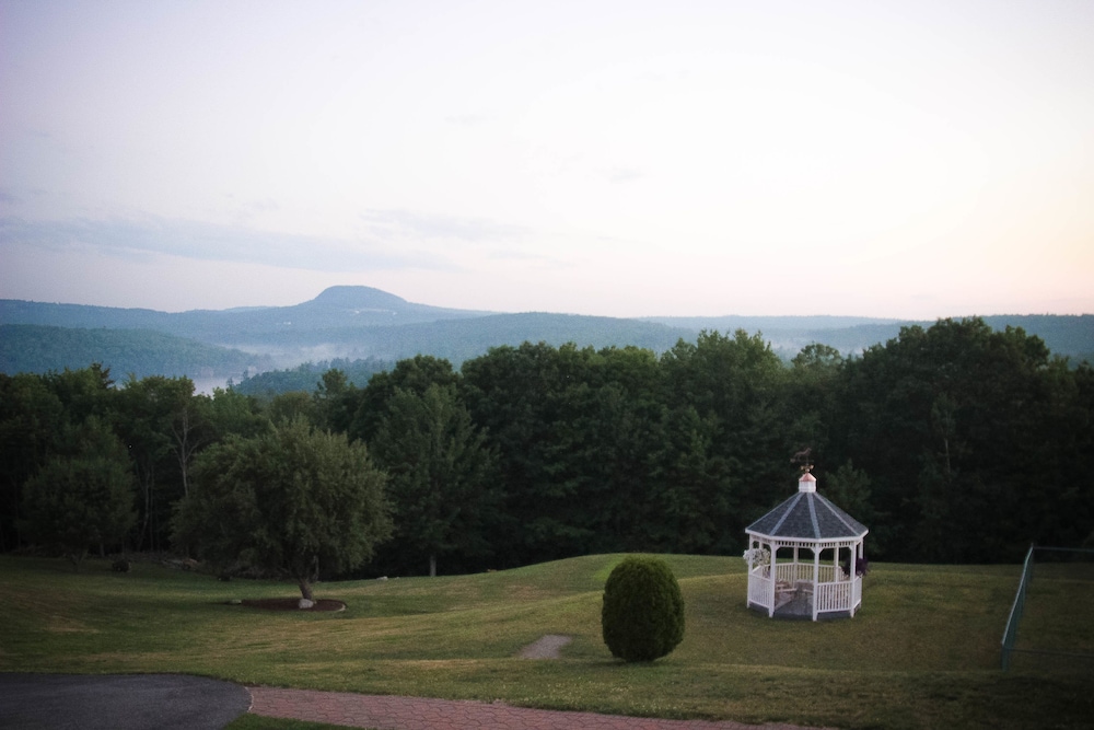 The Lucerne Inn - photo 44