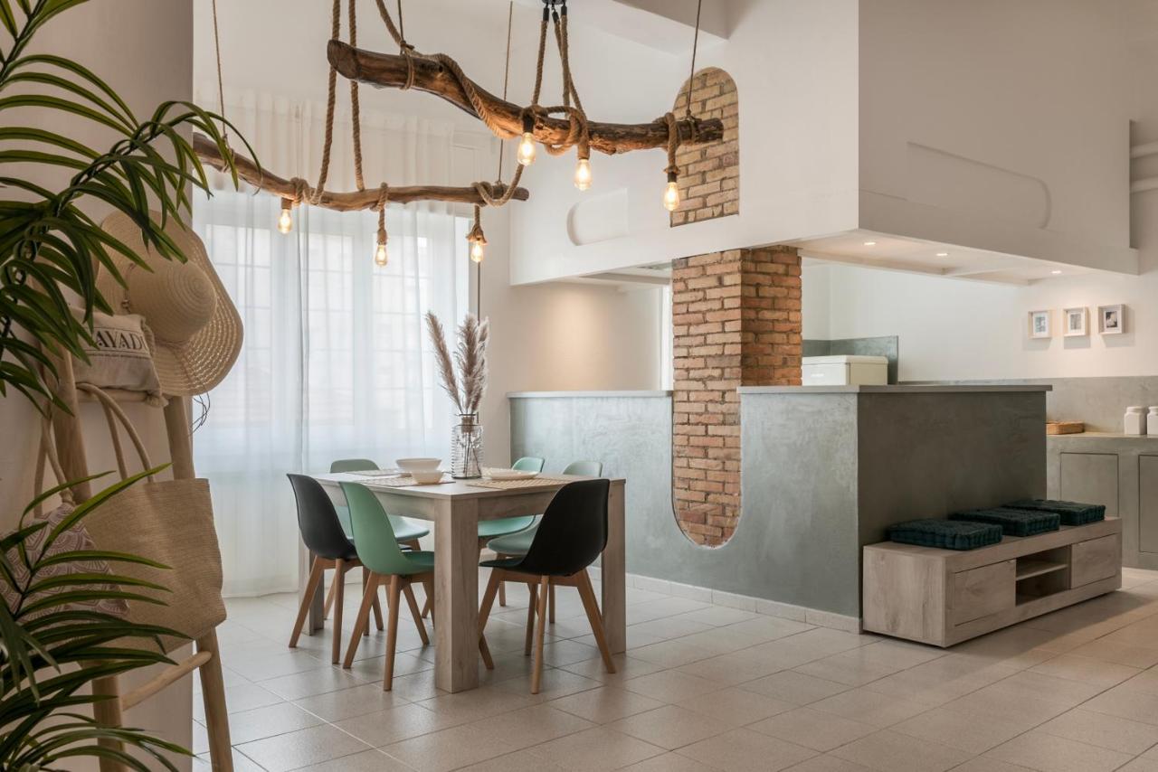 Attitudes Vayadu in Alassio, Italy