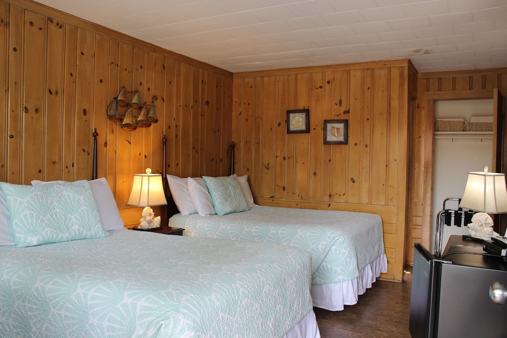 Town & Beach Motel - photo 9