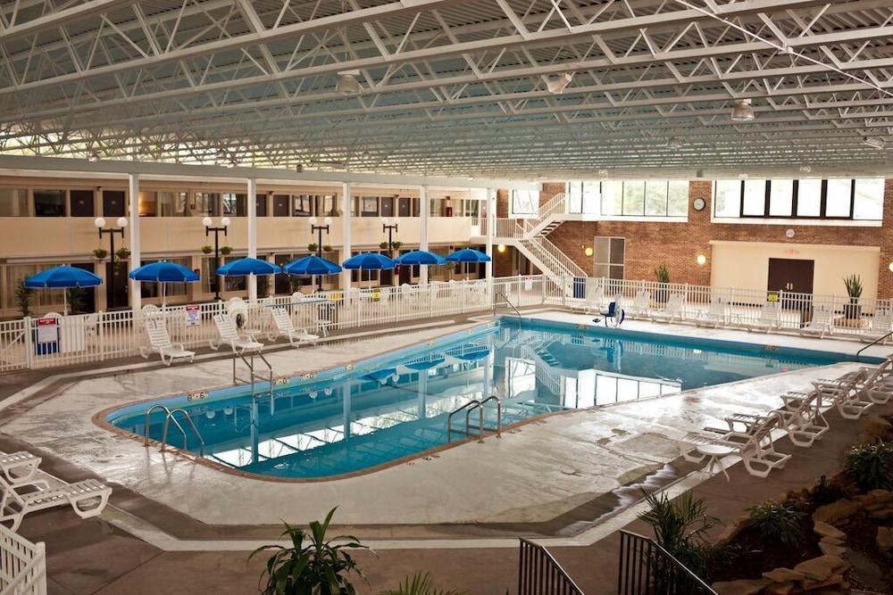 Garden Hotel and Conference Center - photo 12