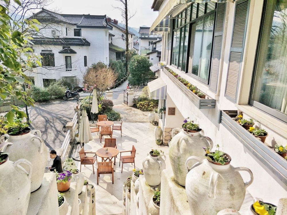 Hangzhou Westlake Reclusive Life Villa Hotel Baiyue Qiao Branch — 4-Star Luxury Hotel in Hangzhou, People's Republic of China