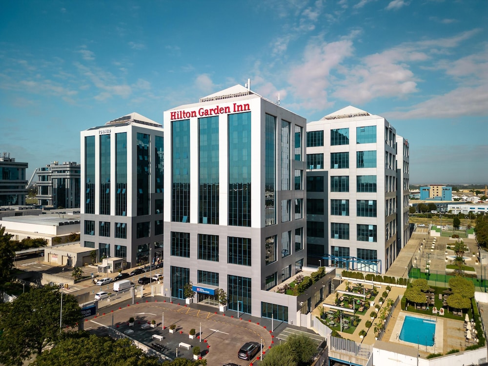 Hilton Garden Inn Sevilla — 4-Star Luxury Hotel in Sevilla, Spain