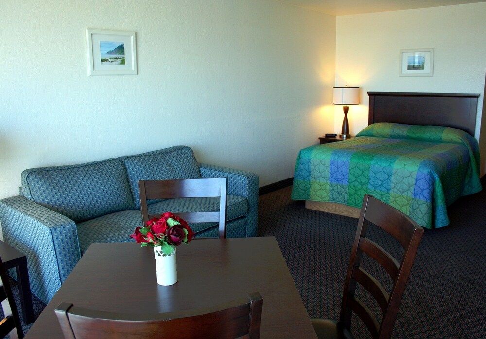 Sunset Surf Motel - photo 30
