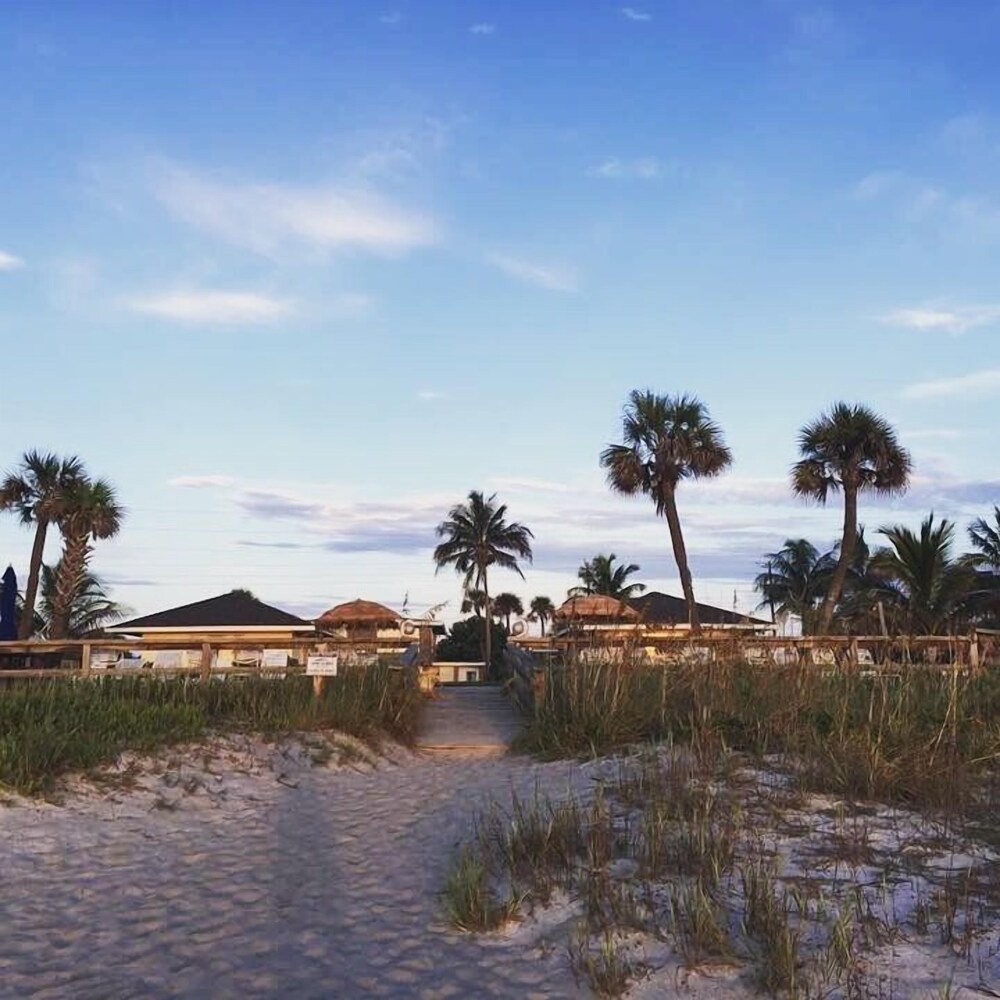 Surf Studio Beach Resort - photo 60