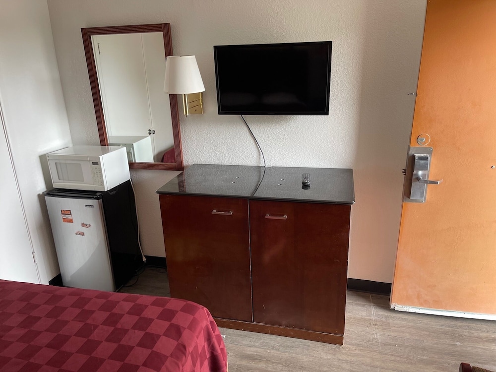 Farmington Inn - photo 26