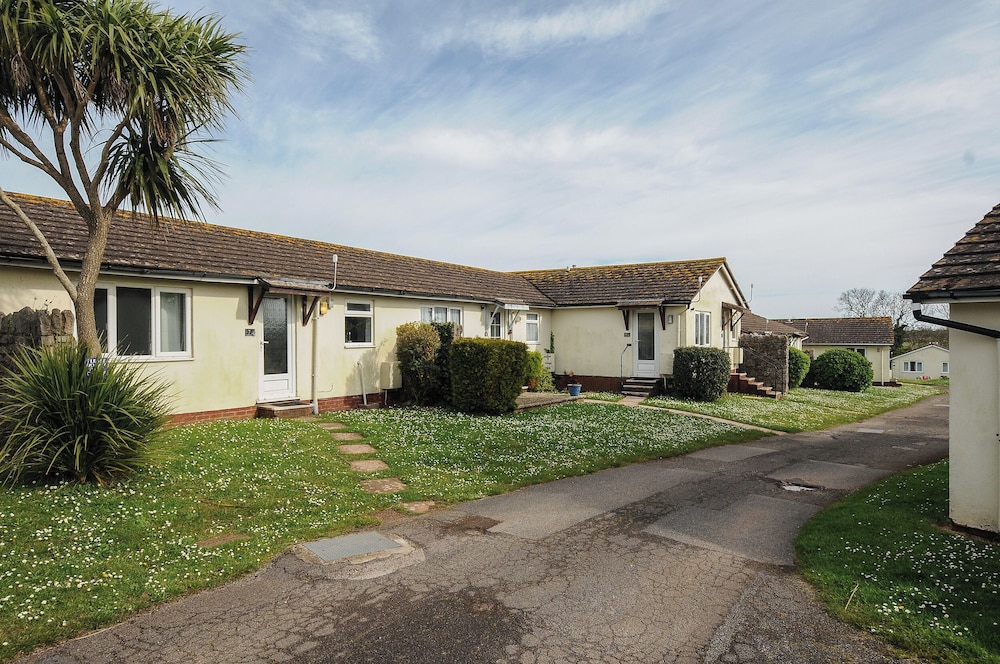 Chalet 7 at Landscove Holiday Park — 4-Star Luxury Hotel in Brixham, United Kingdom