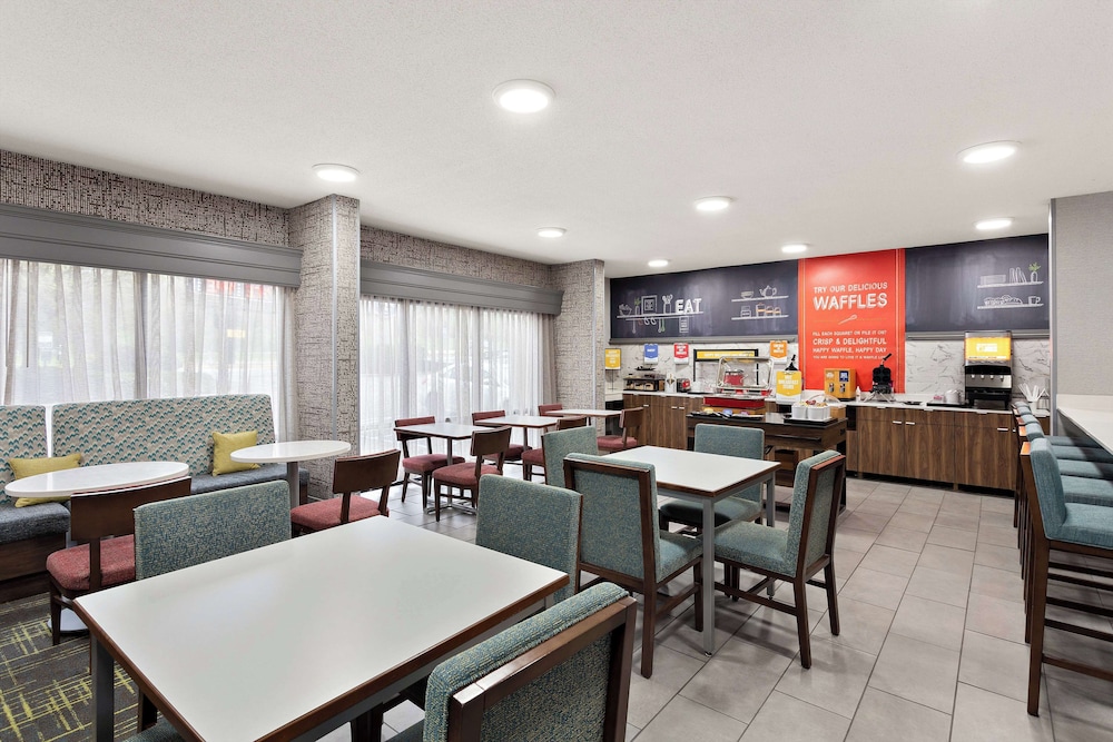 Hampton Inn Bridgeport Clarksburg - photo 36