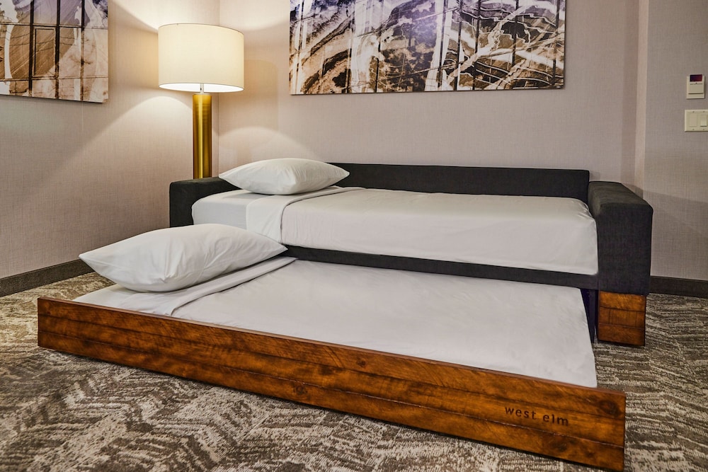 SpringHill Suites by Marriott Medford Airport - photo 14