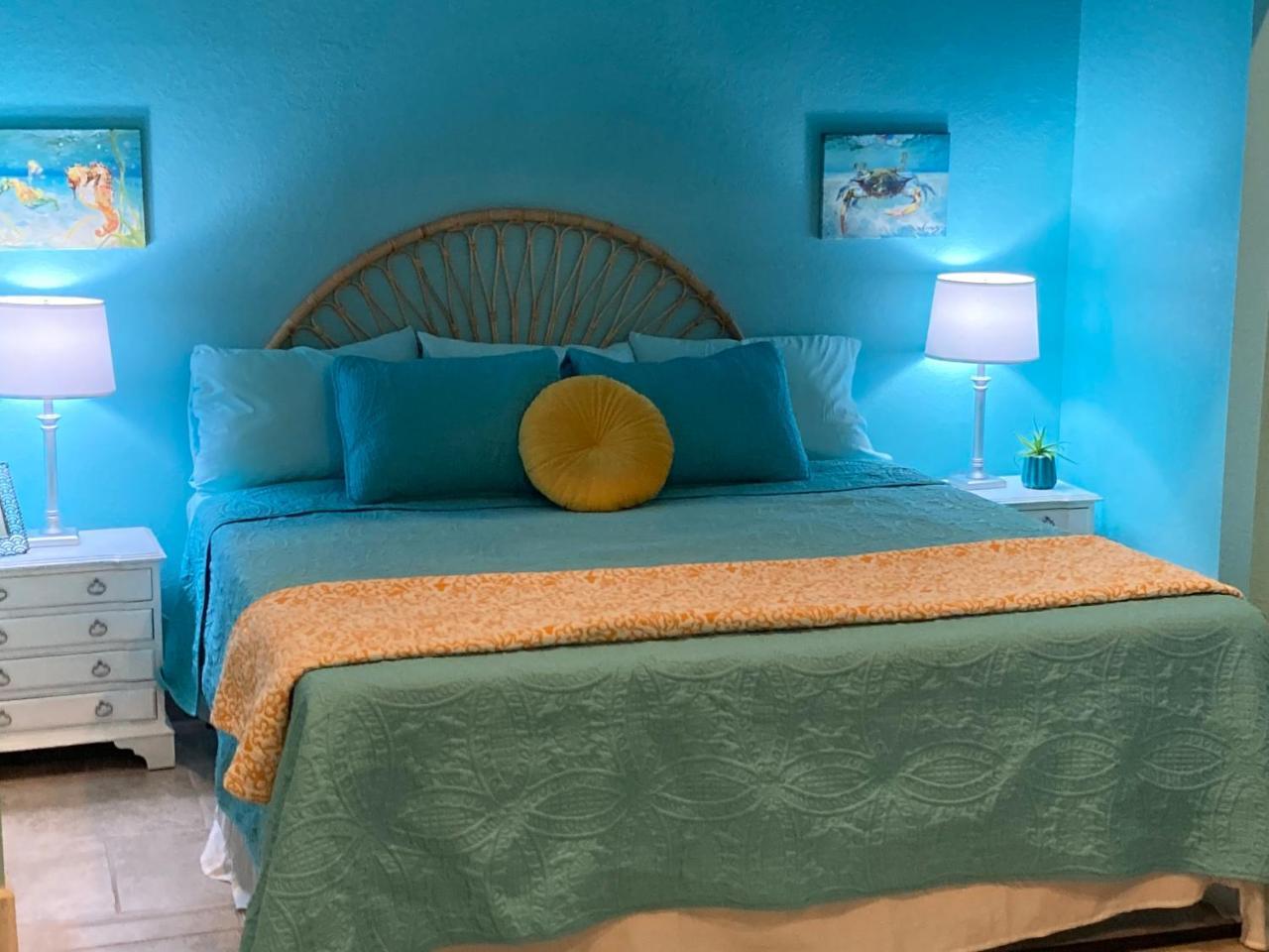 3gulls Inn Ozona Boutique Hotel Steps From Restaurants & Brewery Swimspa Pool Pet Friendly - photo 4