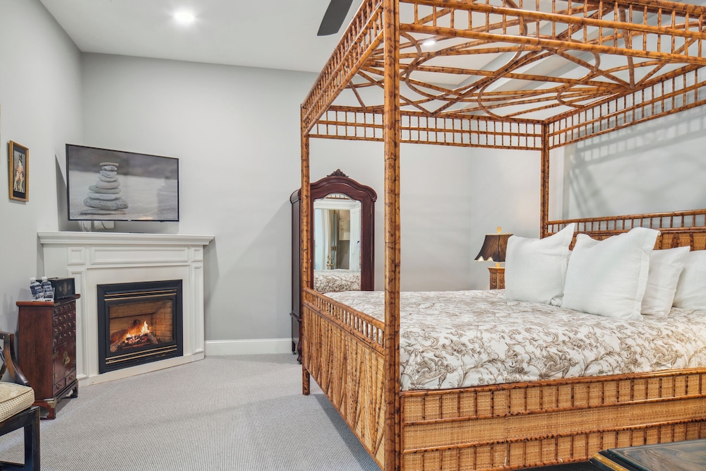 The Tidewater Inn - photo 17