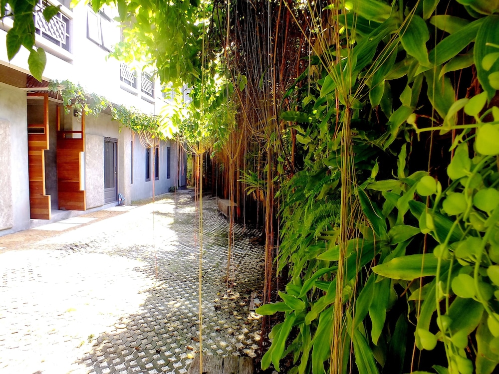 The Cave Studio Samui - carbon neutral hotel in Koh Samui