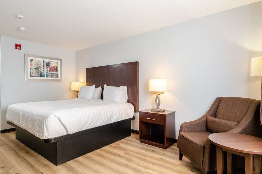 Red Lion Inn & Suites Des Moines - photo 14