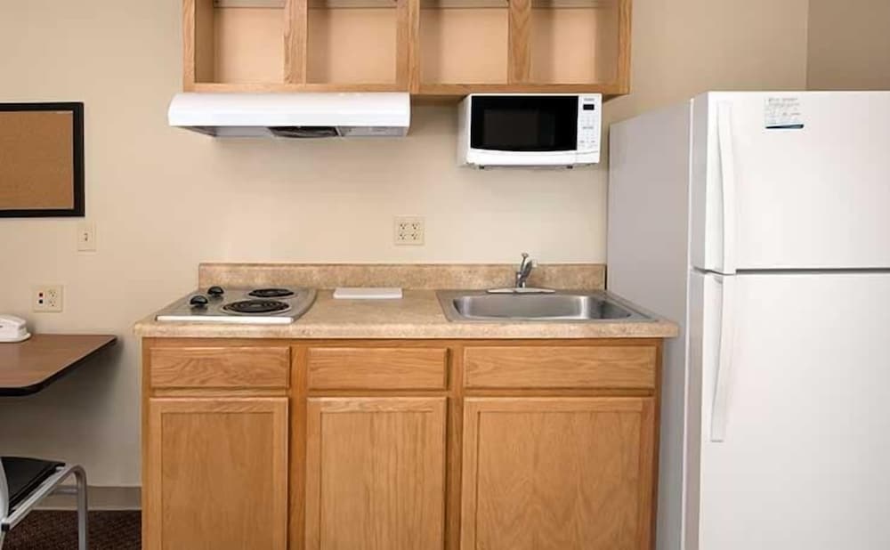 WoodSpring Suites Evansville East - photo 17