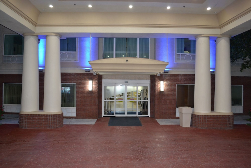 Holiday Inn Express Hotel & Suites Gainesville by IHG - photo 50