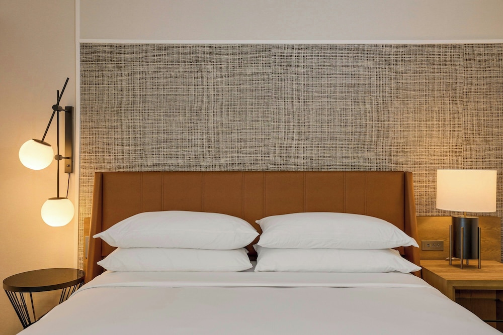 Sheraton Grand Sacramento Hotel - photo 11