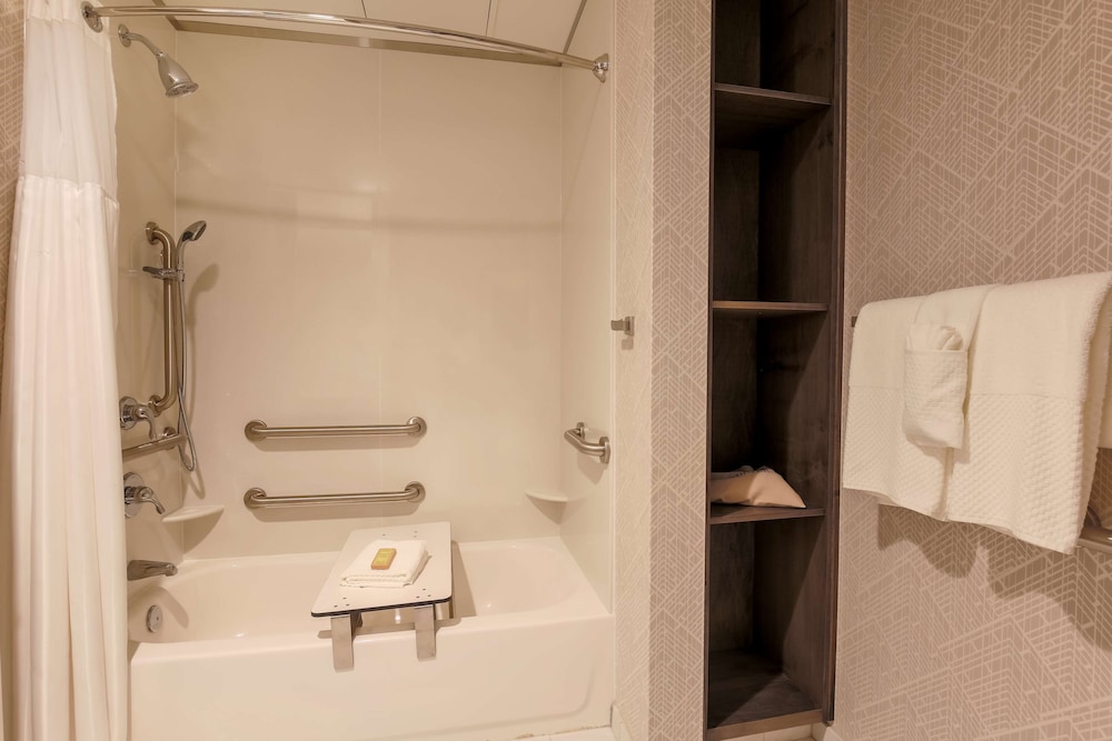 DoubleTree by Hilton Evansville - photo 39