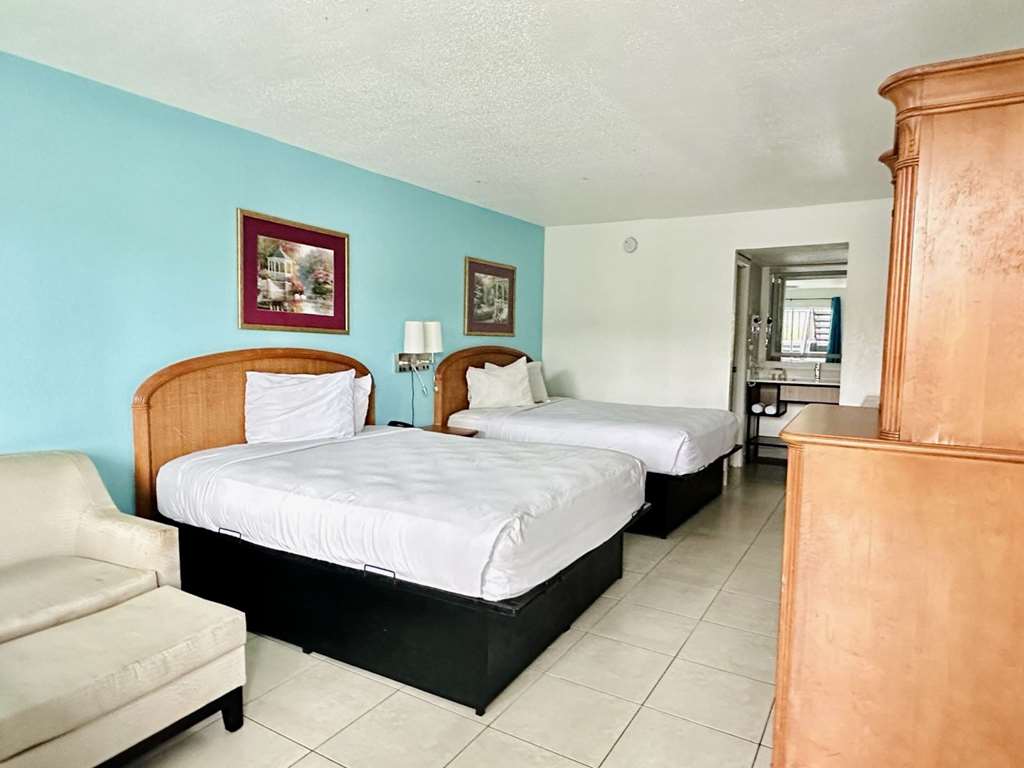 Rodeway Inn Clearwater Central - photo 8
