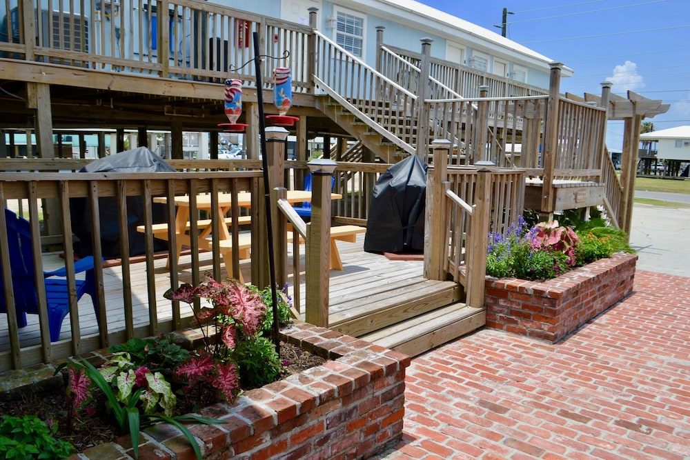Blue Dolphin Inn and Cottages - photo 89