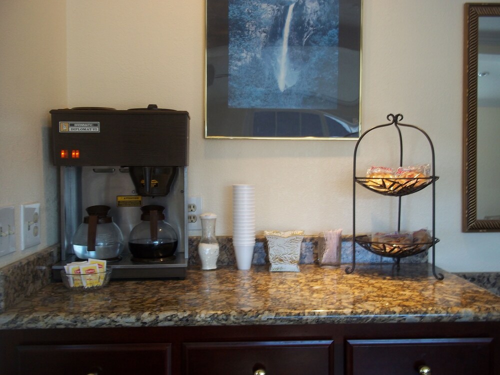 Holiday Motel Oakdale - photo 24