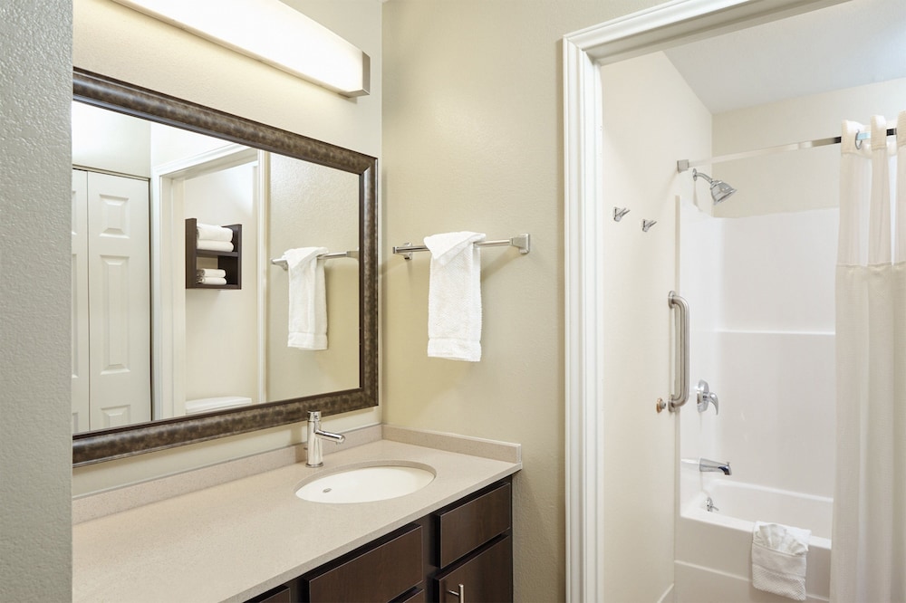 Staybridge Suites Lincolnshire by IHG - photo 14