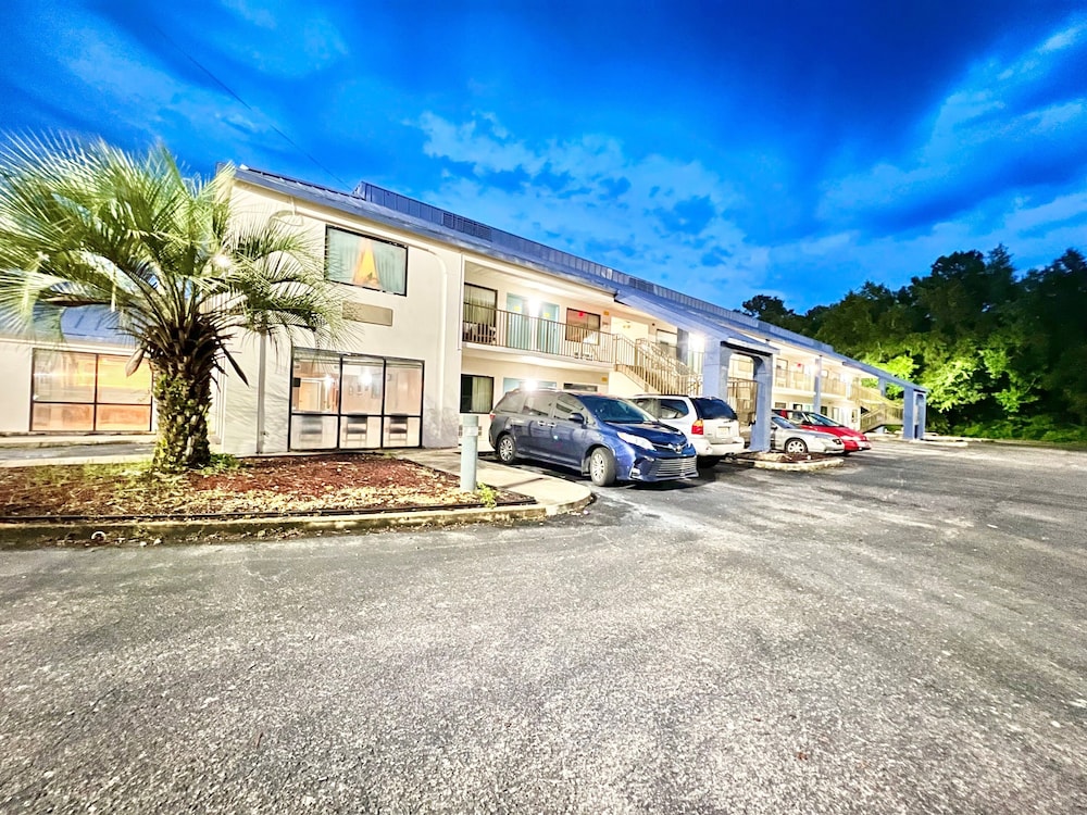 Bayou Inn & Suites - photo 18