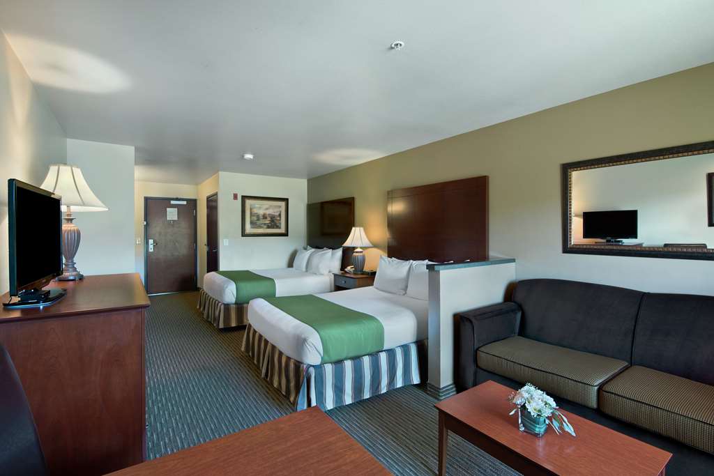 Oxford Suites Yakima - photo 10