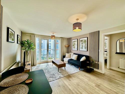 The Cosy Exceptional One Bed Apartment With Free Parking — 4-Star Luxury Hotel in Plymouth, United Kingdom