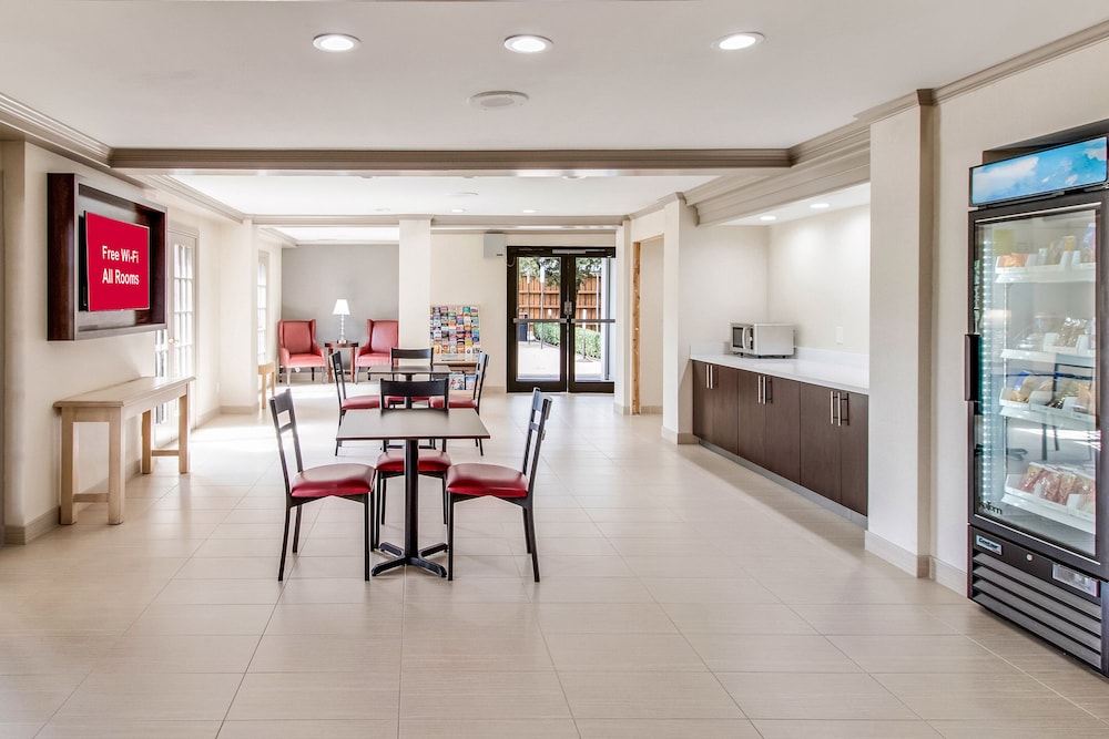 Red Roof Inn PLUS Dallas Addison - photo 4