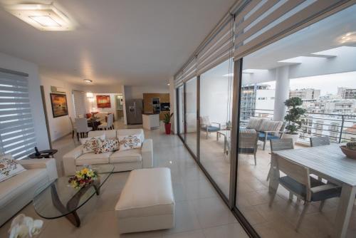 Skylight Megaron