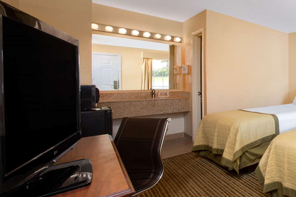 Baymont by Wyndham Easley Greenville - photo 19