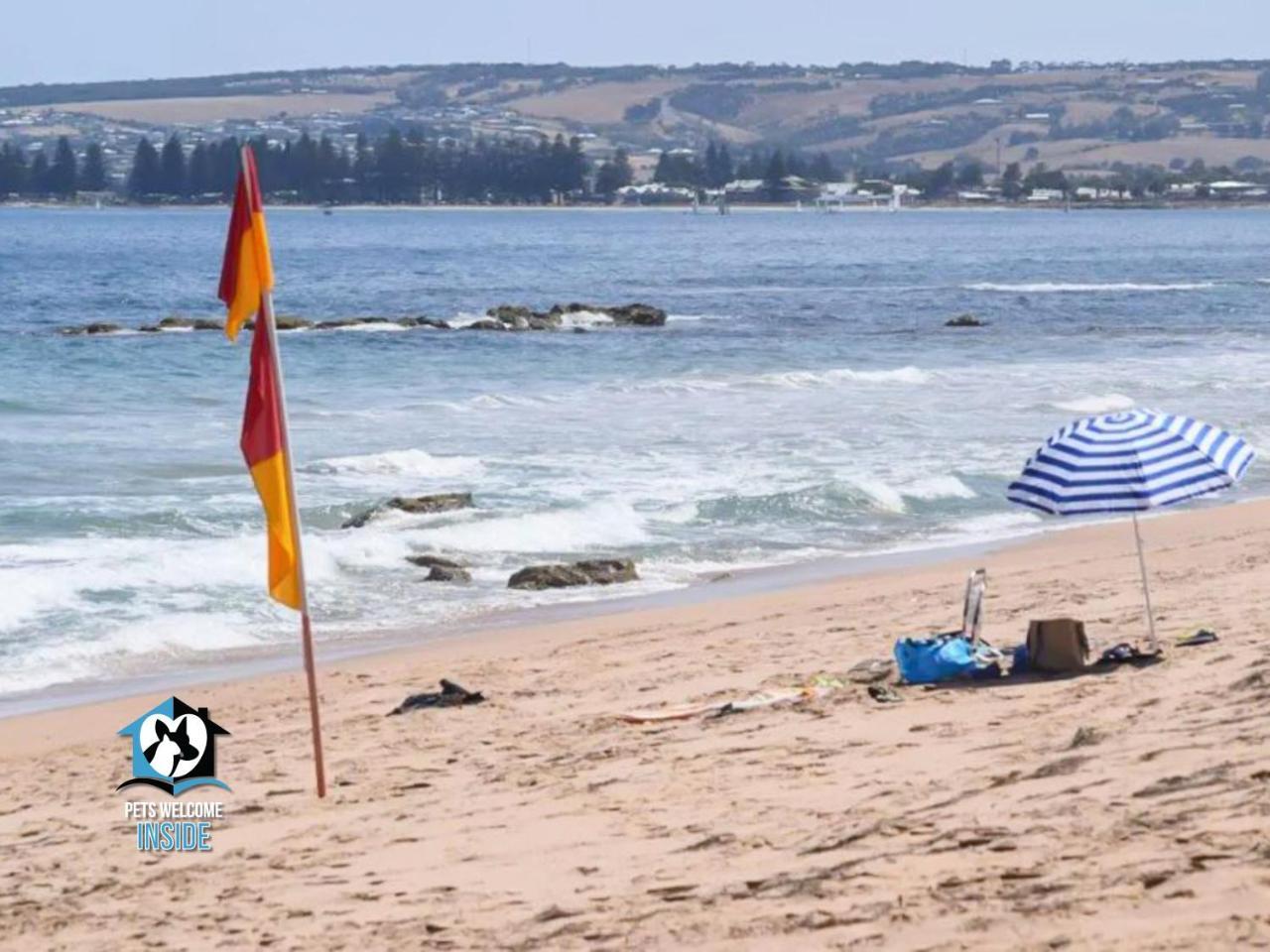 Stones Throw to Beach & Chiton Surf Club — 4-Star Luxury Hotel in Hayborough, Australia