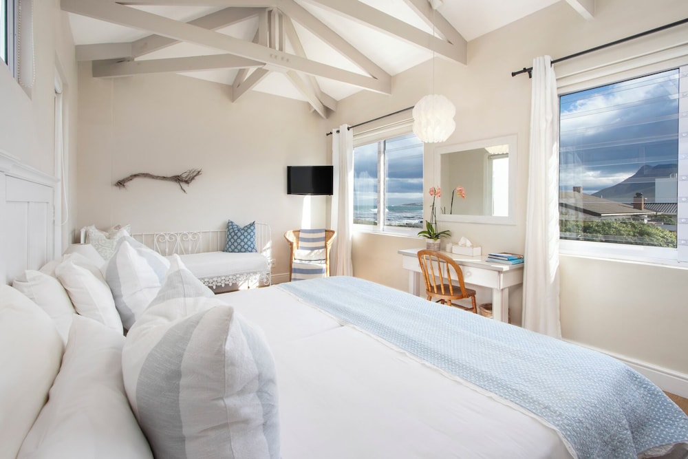 138 Marine Beachfront Guesthouse — 4-Star Luxury Hotel in Hermanus, South Africa