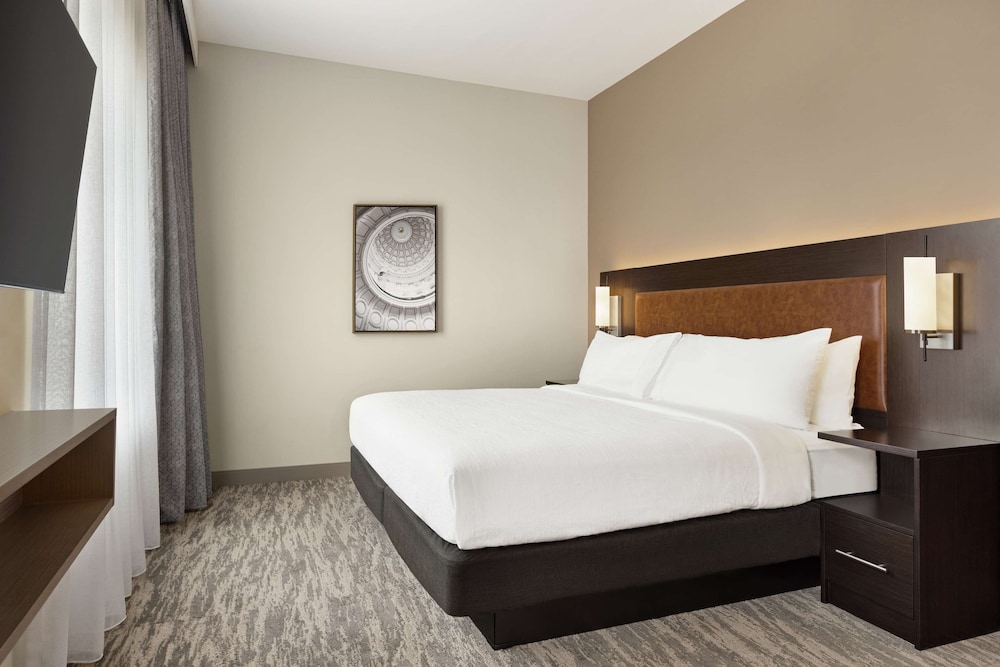 Embassy Suites by Hilton Round Rock - photo 6