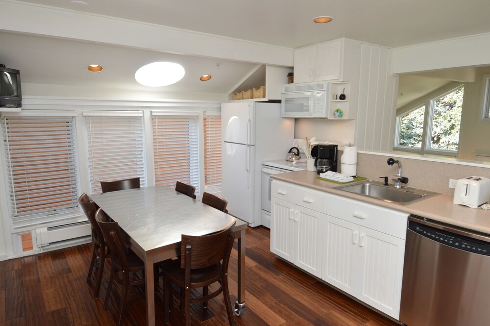 Old Hundred by Frias Properties - photo 11