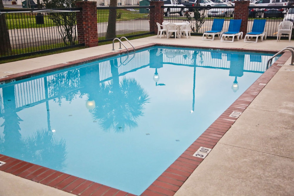 Hampton Inn & Suites Jennings - photo 11
