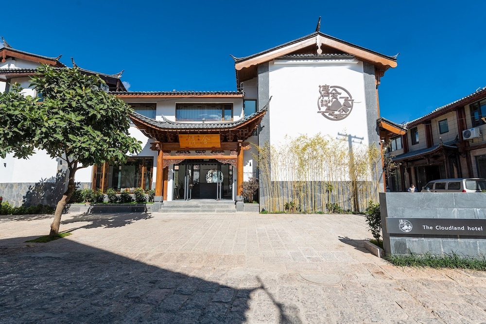 Cloudland View Hotel - carbon neutral hotel in Lijiang