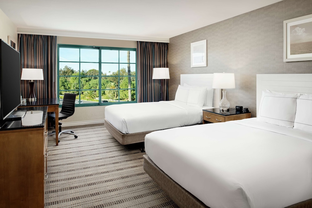 DoubleTree by Hilton San Pedro Port of Los Angeles - photo 10
