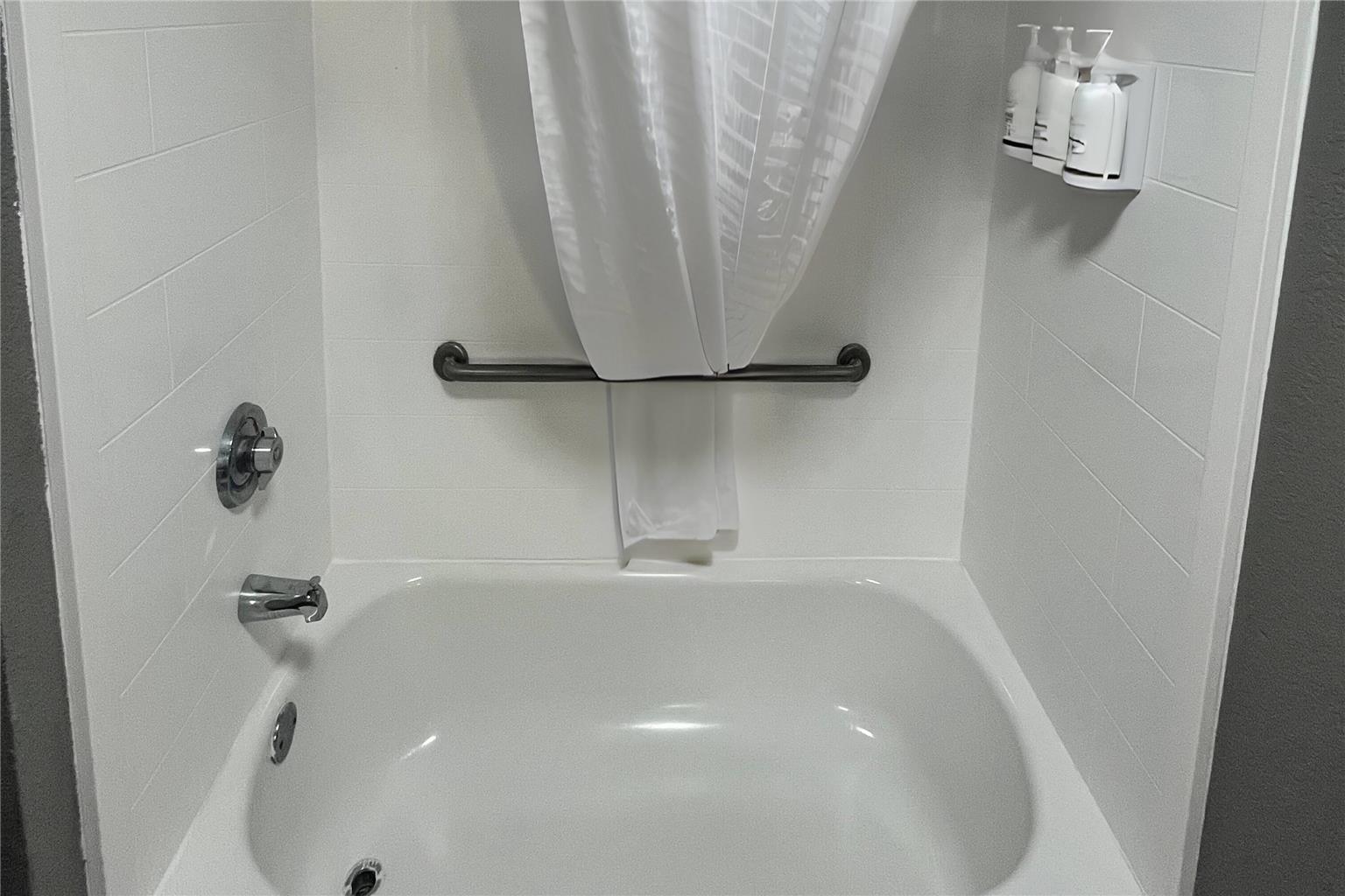 La Quinta Inn & Suites by Wyndham Jacksonville Butler Blvd - photo 33