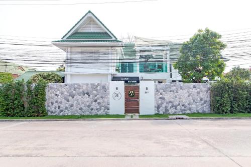 Stylish 2 Villa Combination by Hi At Home — Nong Prue — photo 3